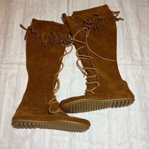 Minnetonka Suede Fringe Boot 8 NWOT